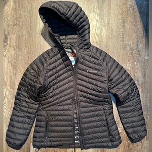 Columbia puffer Jacket size Small (women’s) or Large (youth)